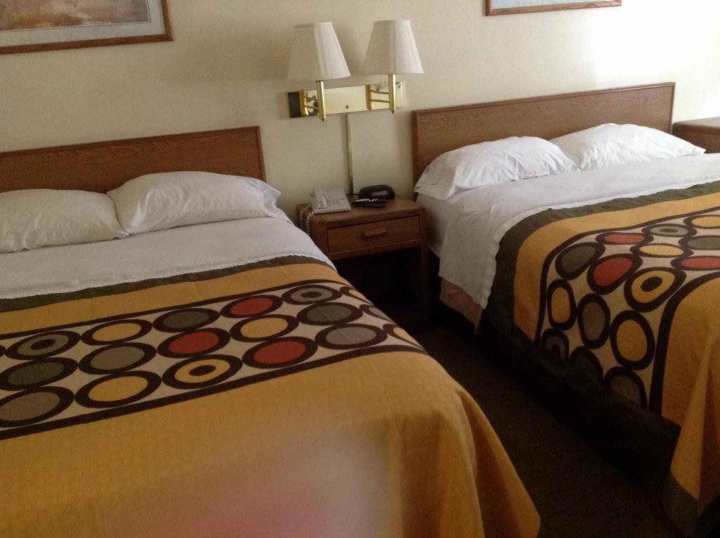 Brookshire Inn Inez Ruang foto
